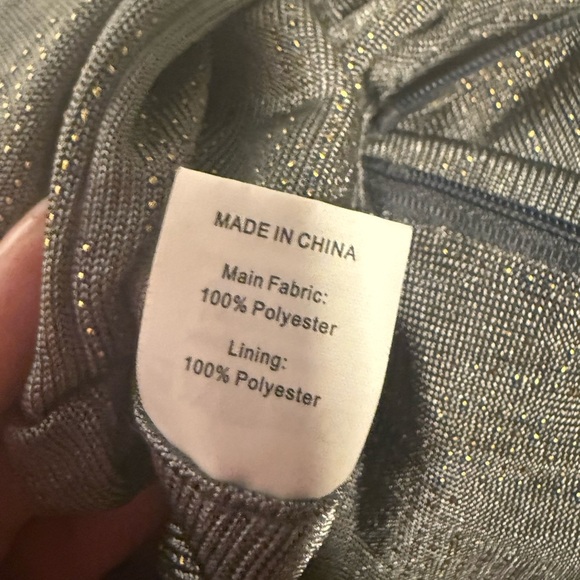 Sholdit Versatile Gray Infinity Scarf Soft Lightweight Accessory with Pocket - Picture 7 of 7